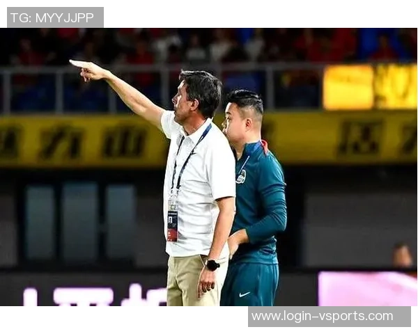 足球俱乐部欠薪风波引发球员不满和球迷关注,如何解决这一困境成焦点 足球俱乐部欠薪风波引发球员不满和球迷关注,如何解决这一困境成焦点